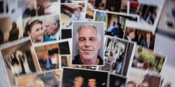 Ashley vertelt over haar ervaringen in docu The Epstein Files: ‘Masseren voor geld’.
