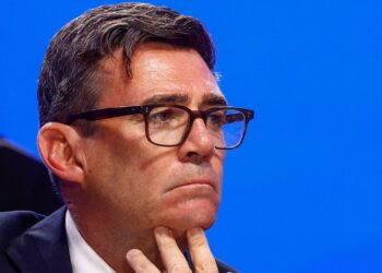 Burnham ontmoet leidinggevenden om groeiplannen te bespreken