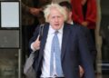 Boris Johnson in Oekraïne: trein geraakt door Russische drone.