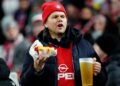 Mogelijk einde aan verbod op alcohol in voetbalstadions, zegt premier