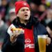 Mogelijk einde aan verbod op alcohol in voetbalstadions, zegt premier