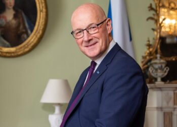 Swinney onthult plannen voor gezondheidsraden, misogyne wet en buskaartjes van £2.