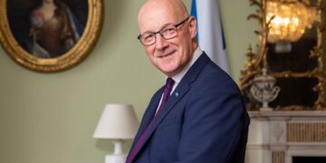 Swinney onthult plannen voor gezondheidsraden, misogyne wet en buskaartjes van £2.