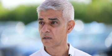 Sadiq Khan niet veroordeeld voor autobelasting na fraudebeschuldigingen.