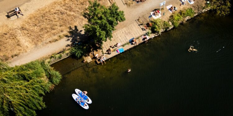 Riool geloosd in Engelse wateren voor meer dan 43.000 uur tijdens zomerperiode.