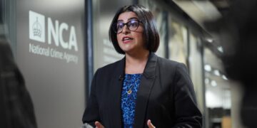 Home Secretary beveelt dringende evaluatie na tweede kleine boot die grenspolitie ontwijkt.