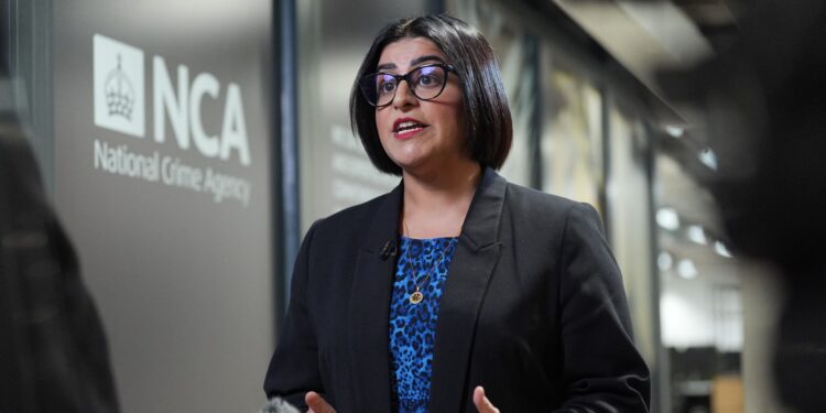 Home Secretary beveelt dringende evaluatie na tweede kleine boot die grenspolitie ontwijkt.