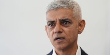 Londen burgemeester Khan opgelicht in belastingzaak auto