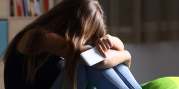 Techbedrijven gevraagd om naaktfoto’s op kindersmartphones te blokkeren