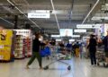 Supermarkt koelkasten verhit tot 50C door cyberaanval: branden en voedselverlies.