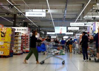 Supermarkt koelkasten verhit tot 50C door cyberaanval: branden en voedselverlies.