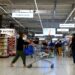 Supermarkt koelkasten verhit tot 50C door cyberaanval: branden en voedselverlies.