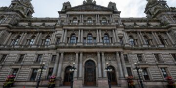 Gesprekken tussen raad en vakbond mislukken opnieuw vanwege plannen voor ontslag en opnieuw in dienst nemen.