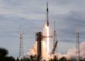 Eerste zwarte vrouwelijke commandant leidt SpaceX-vlucht en zet snelheidsrecord in de VS.